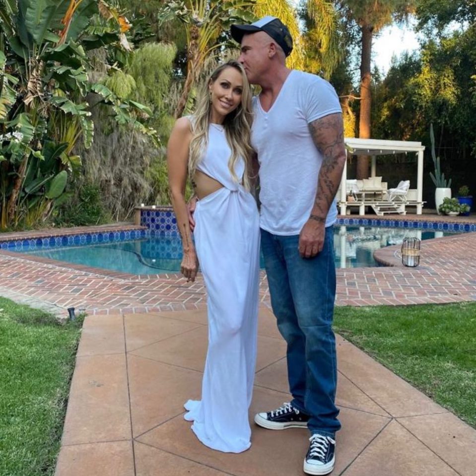 Tish Cyrus and Dominic Purcell by a pool.