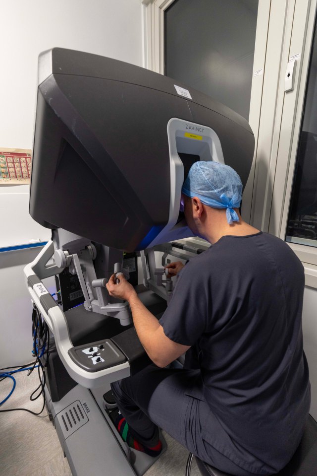 Surgeon performing robotic keyhole surgery.