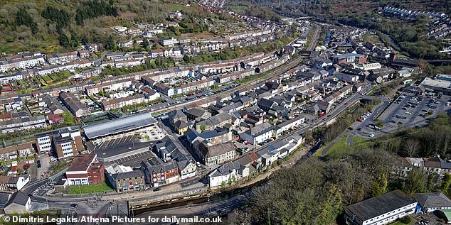 A survey conducted last year found locals in Porth felt there was already an over-abundance of certain businesses ¿such as fast-food takeaways, beauty parlours, and barber shops¿