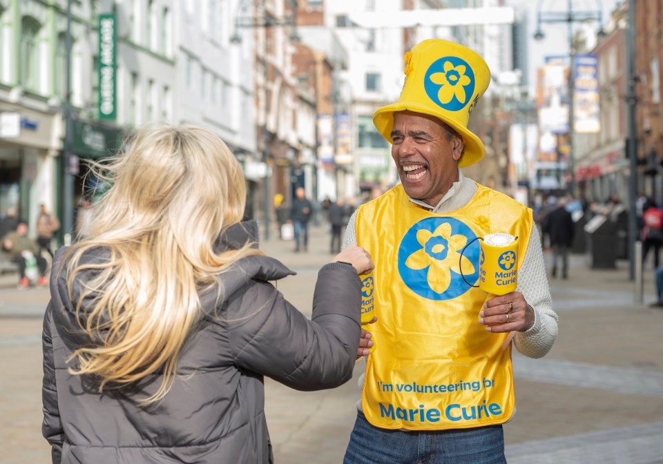 Chris Kamara, a football broadcaster and Marie Curie ambassador, volunteering for the Great Daffodil Appeal.