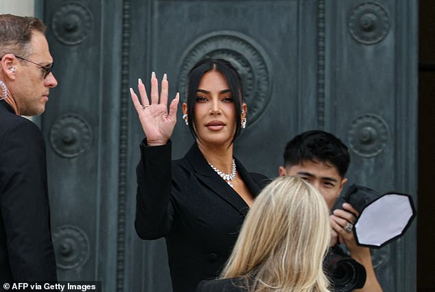 Kim arrived at the court wearing a $3 million necklace by Samer Halimeh New York, crafted in 18K white gold and featuring 80 diamonds