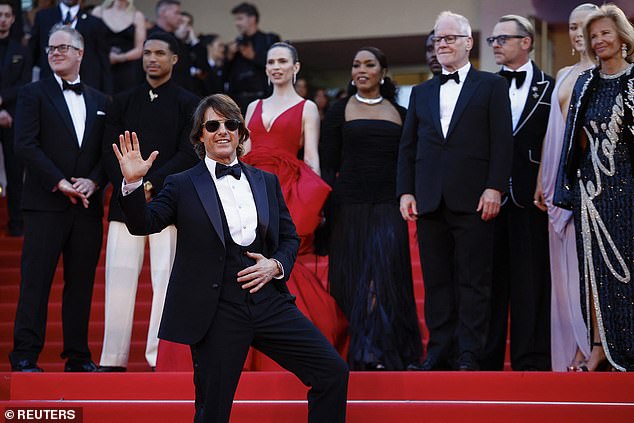 Tom proved he was the man of the hour as he stood in front of his cast and posed for the cameras