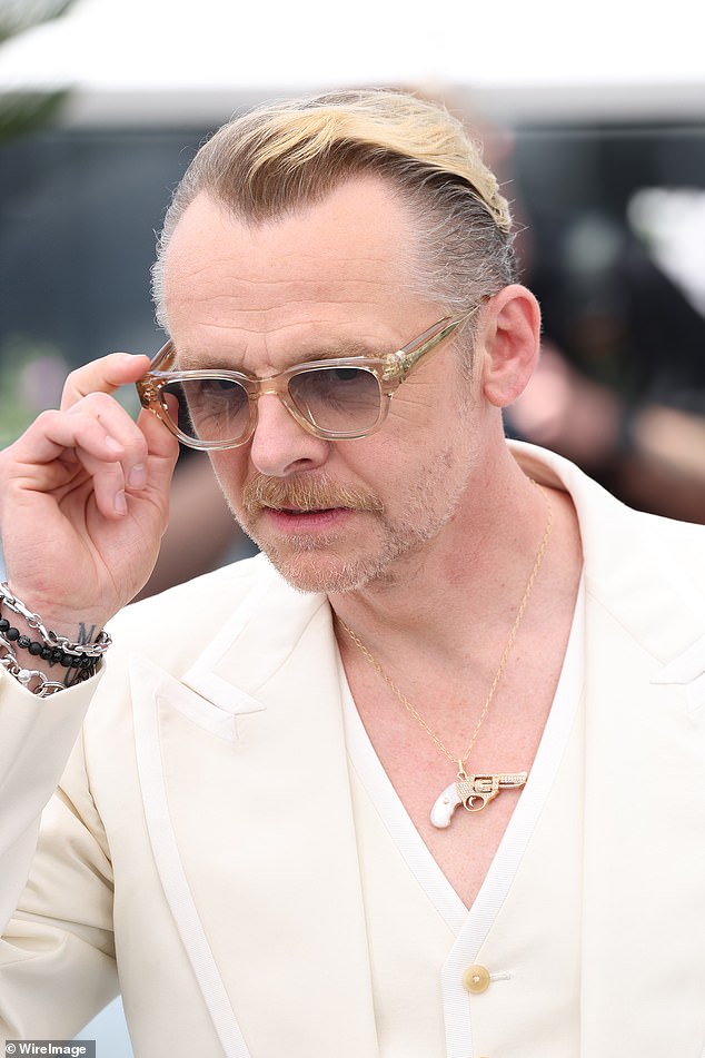 Tom's long-time co-star and movie sidekick Simon Pegg put on a very dapper display in a cream suit, adding a glittering gold gun pendant