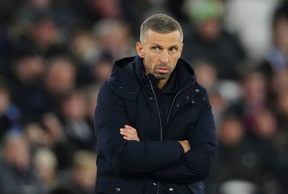 Gary O'Neil, head coach of Wolverhampton Wanderers, with arms crossed.