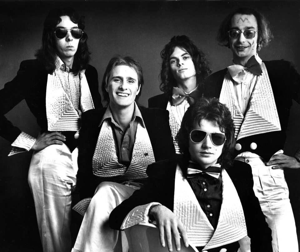 Black and white photo of Steve Harley and Cockney Rebel.