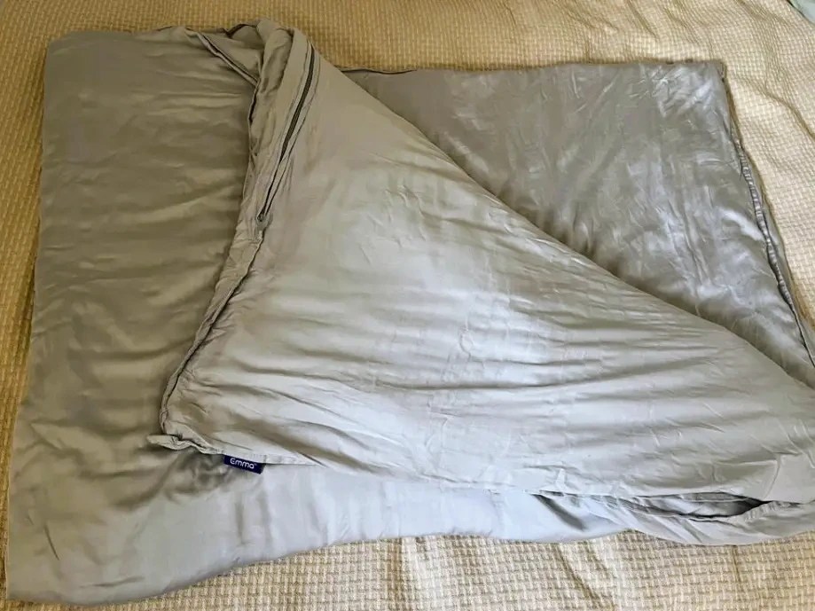 Emma Hug weighted blanket.
