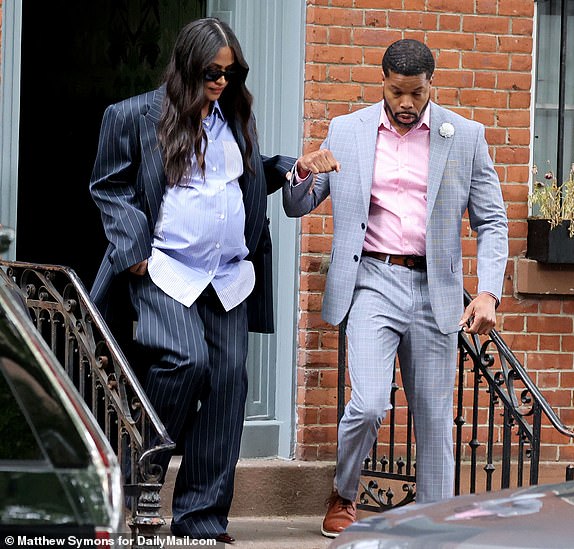 New York, NY, May 116h 2025.Cassie Ventura leaves her home to head to the Diddy trial, Cassie was escorted down the stairs by a security guard with her pregnant belly on full show. Her husband Alex Fine left separately a few moments later.