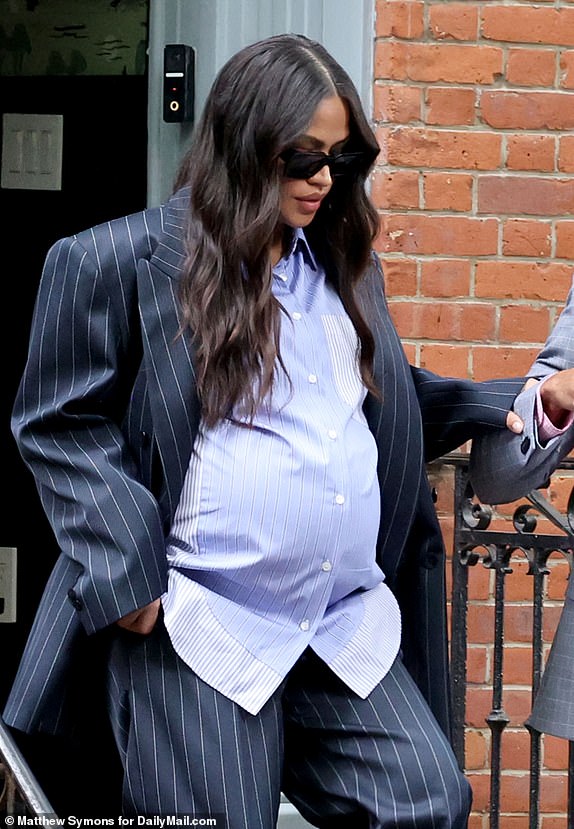 New York, NY, May 116h 2025.Cassie Ventura leaves her home to head to the Diddy trial, Cassie was escorted down the stairs by a security guard with her pregnant belly on full show. Her husband Alex Fine left separately a few moments later.