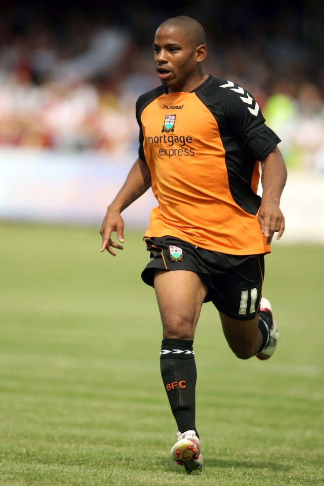 Jason Puncheon playing for Barnet.