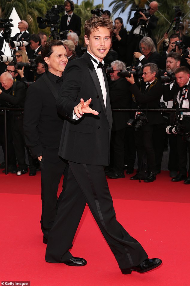 Austin oozed sophistication in a black tailored tux
