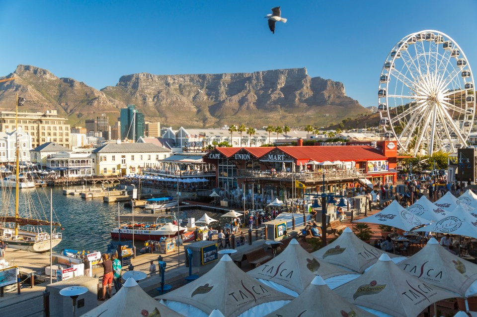 V&A Waterfront and Table Mountain, Cape Town.