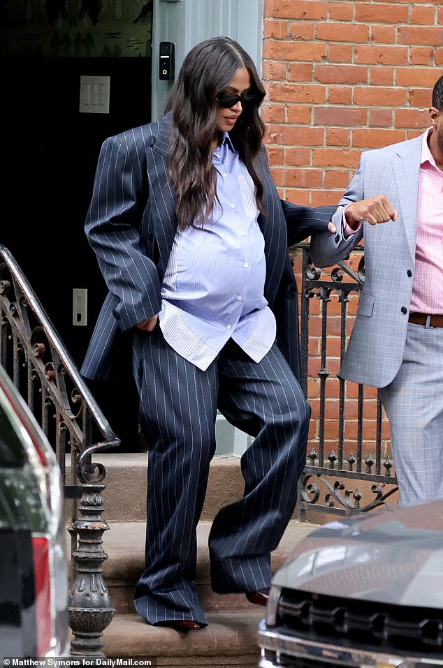 Cassie Ventura leaves her home to head to the Diddy trial, Cassie was escorted down the stairs by a security guard with her pregnant belly on full show. It was the end of Ventura's testimony, which has to be stopped due to her being over eight months pregnant