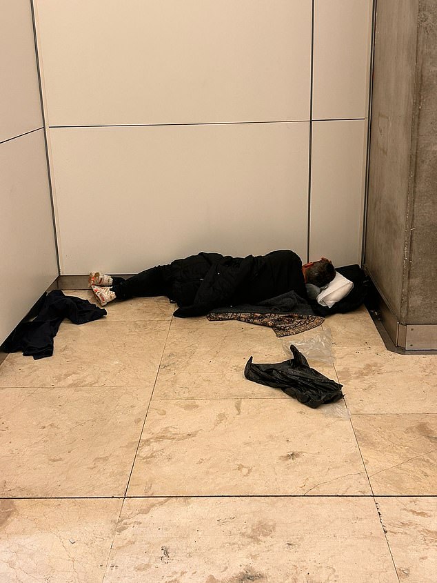 A trade union has called for a ban of those ¿staying overnight, residing, wandering around, or using passenger rest areas¿ without flight documentation