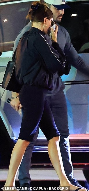 Although they were headed to the glamorously upscale 88 Club, Hailey stuck to an ultra-casual ensemble including cutoff leggings and flip flops