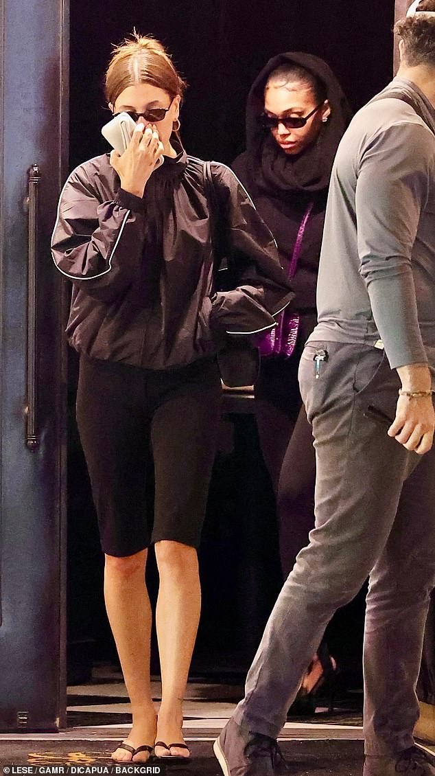 Wearing a large set of sunglasses, the niece of Alec Baldwin kept her head down as she and Lori arrived at the ritzy eatery
