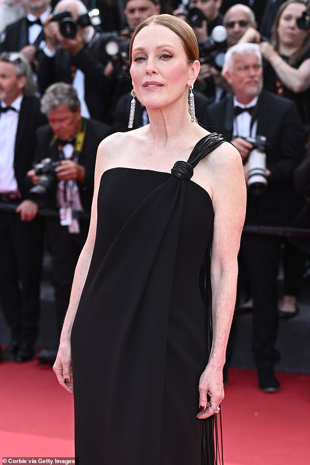 She looked as sophisticated as ever in a one-shoulder black dress