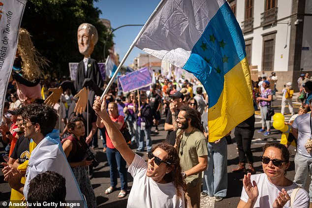 Several flags were waved by protestors in Tenerife
