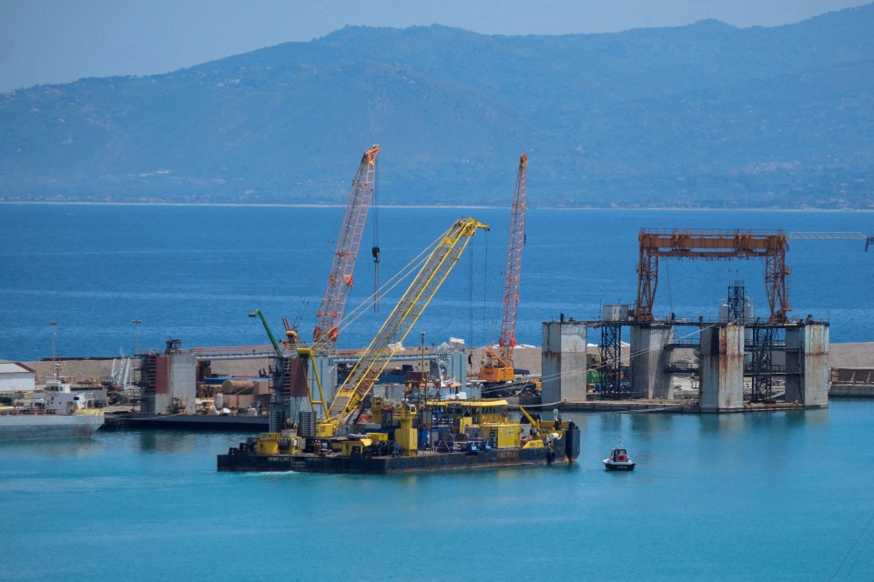 Floating crane ship HEBO LIFT 2 in a port.