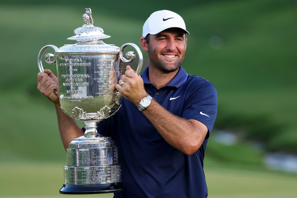 Scottie Scheffler holding the Wanamaker Trophy.