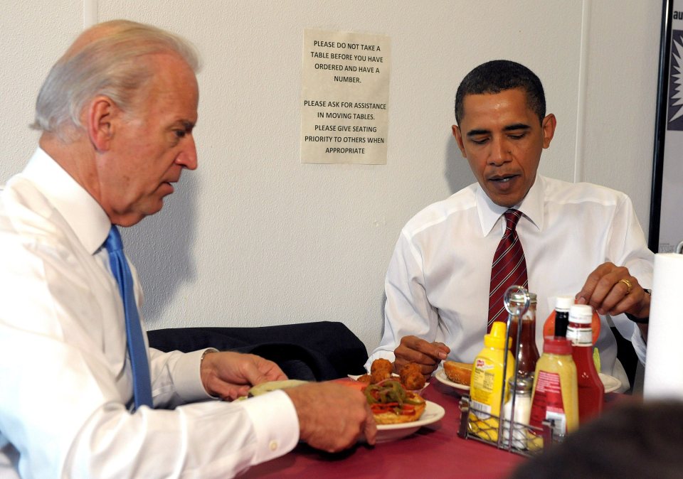 President Obama and Vice President Biden eating lunch together.