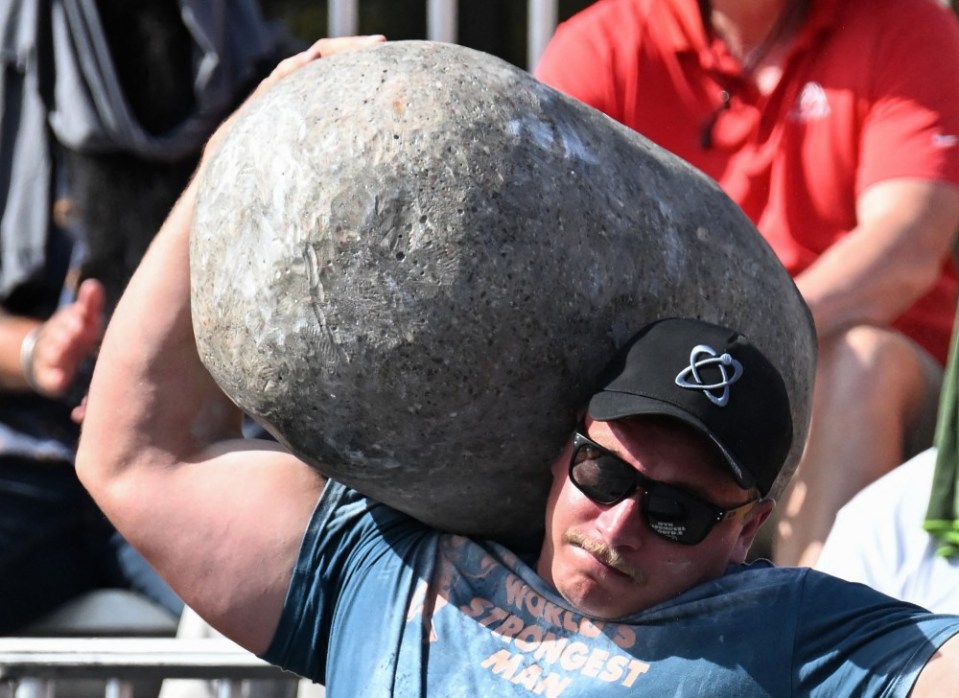 Rayno Nel of South Africa performs the stone to shoulder press in the Natural Stone Medley during the qualifying round of the "World's Strongest Man" competition on May 16, 2025 in Sacramento, California. Some people think weightlifters are "a lot of angry people who just like to throw weight around," 420-pound (190-kilogram) Australian Eddie Williams told AFP, but "I can be, you know, a happy person, and still be able to lift heavy weights." (Photo by Robyn Beck / AFP) / -- IMAGE RESTRICTED TO EDITORIAL USE - STRICTLY NO COMMERCIAL USE -- (Photo by ROBYN BECK/AFP via Getty Images)