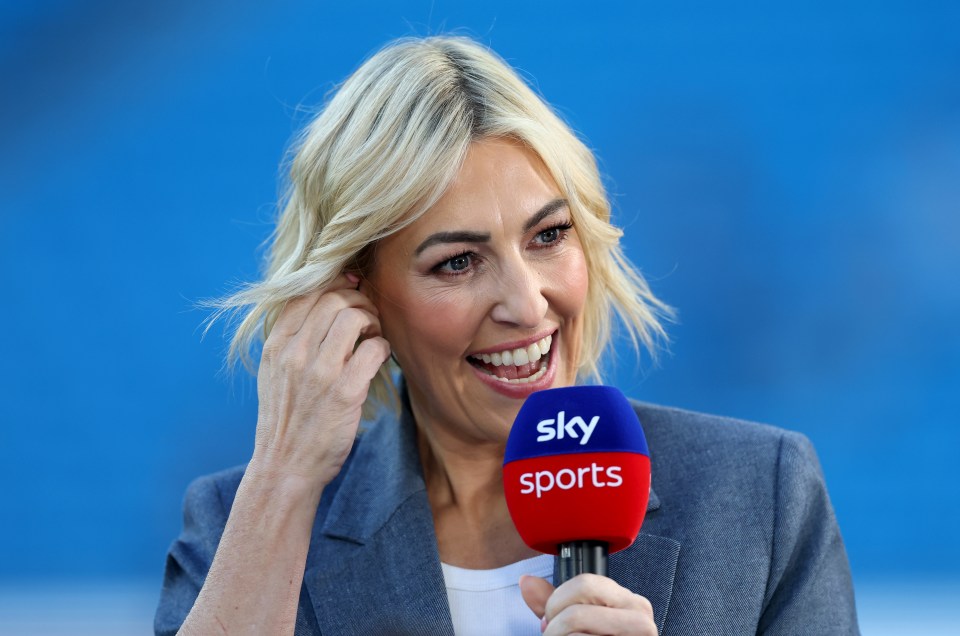 Kelly Cates, Sky Sports presenter, speaking into a microphone.