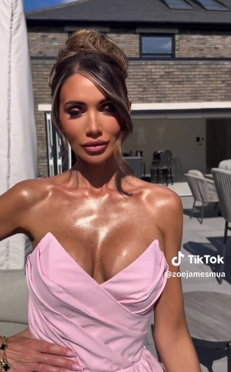 Amy modelled her glamorous look outside in her garden before enjoying a girls night out