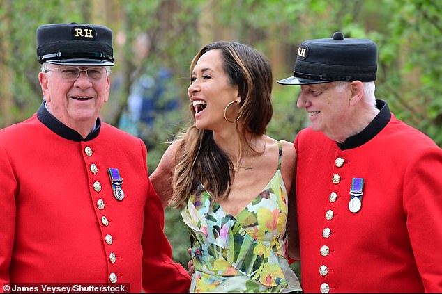 Myleene looked in high spirits as she cosied up to the Chelsea Pensioners on the outing