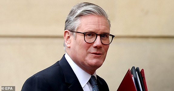 epa12116011 British Prime Minister Keir Starmer arrives at Lancaster House for the UK - EU Summit in London, Britain, 19 May 2025.  EPA/NEIL HALL / POOL