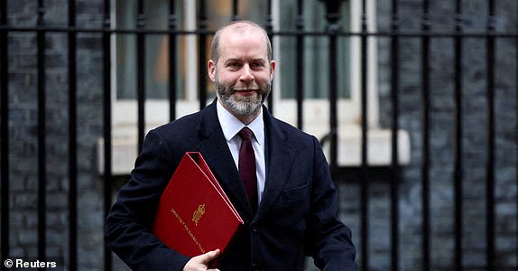 FILE PHOTO: Britain's Secretary of State for Business and Trade Jonathan Reynolds walks at Downing Street, on the day of a Cabinet meeting in London, Britain, January 7, 2025. REUTERS/Hollie Adams/File Photo