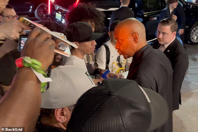 The Oscar-winning actor snapped at fans as he arrived at the Metropolitan Museum of Modern Art for a film benefit honoring Samuel L. Jackson - with the tense exchange captured in a dramatic video