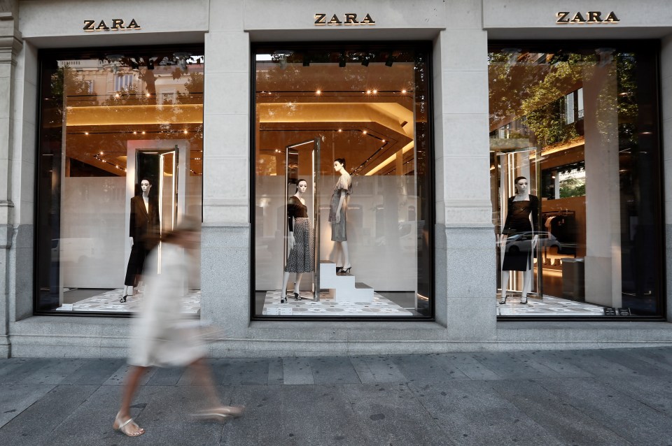 Zara shop windows with mannequins displaying clothing.
