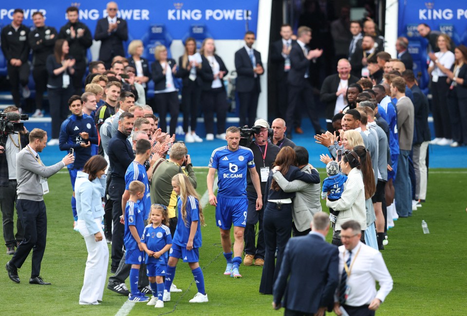 Jamie Vardy applauded after his last Leicester City match.