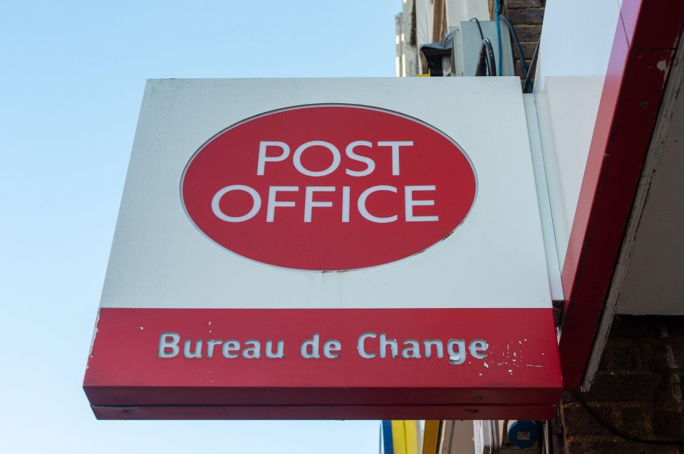 Post Office sign with "Bureau de Change" below.