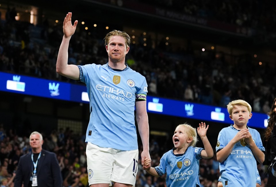 Kevin De Bruyne with his family at a Manchester City game.