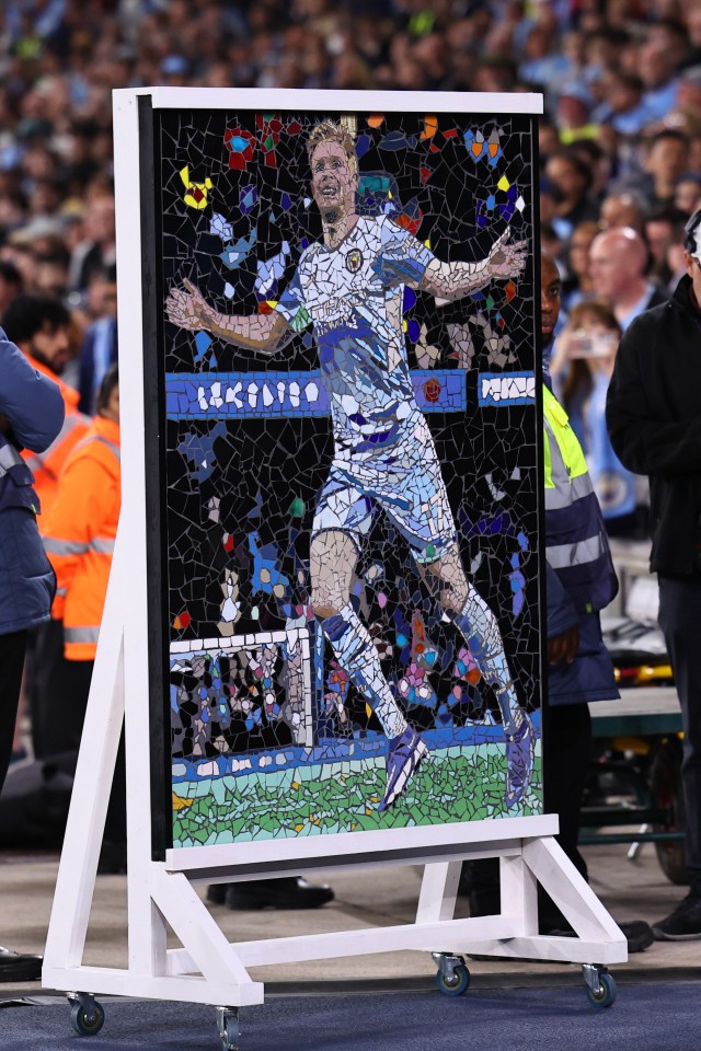 Mosaic artwork of Kevin De Bruyne celebrating.