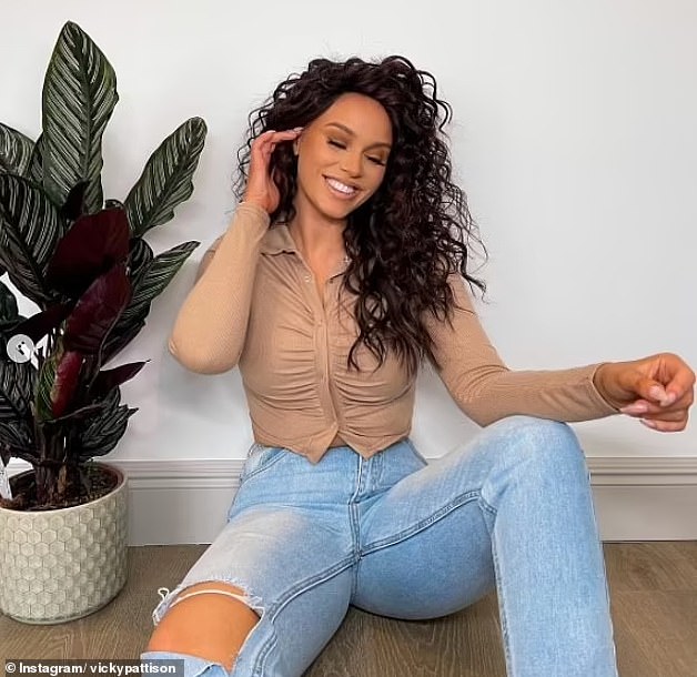 Vicky Pattison said that she loves bond and clip-in extensions but said that constantly having them in her hair can take its toll on the health of her strands