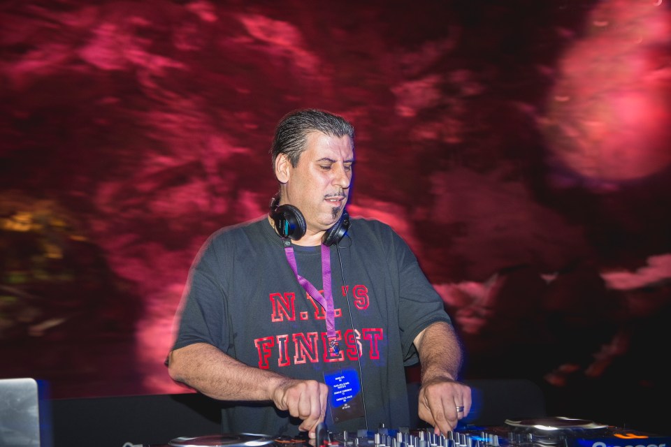Victor Simonelli DJing at a music festival.