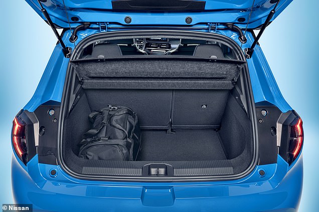 It has a respectable 326-litre boot ¿ again the same as the R5 ¿ and 1,106 litres with all the seats down