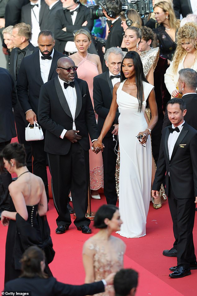 Naomi accentuated her features with a high-glamour make-up palette while walking hand-in-hand with Edward, who has recently launched a quarterly print magazine after leaving Vogue