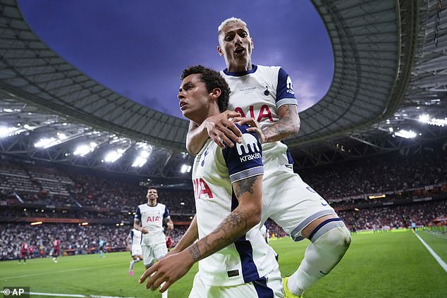 Brennan Johnson (left) scored the only goal in Bilbao, bundling the ball past Andre Onana