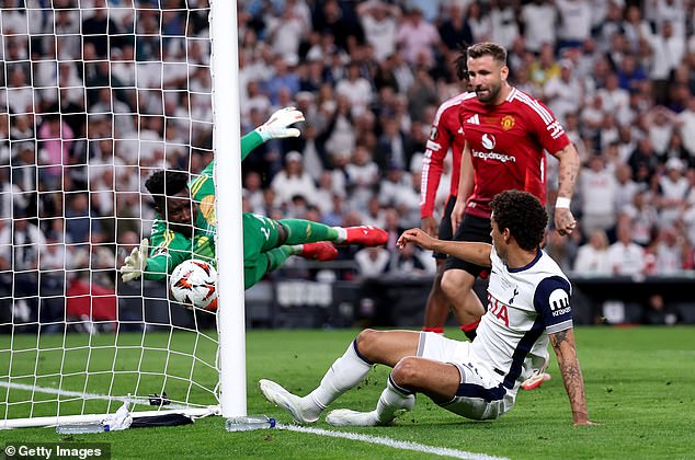 The Manchester United goalkeeper was given scant support from his team-mate Luke Shaw