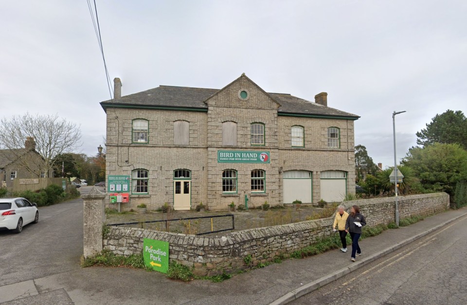 The Bird in Hand pub in Hayle, Cornwall, closed unexpectedly.