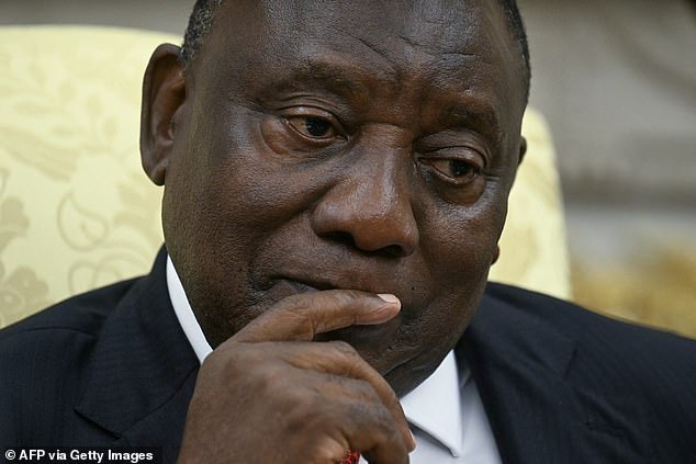 Trump pulled a series of power moves which left Ramaphosa 'nervous' and 'uncomfortable', body language expert Judi James said