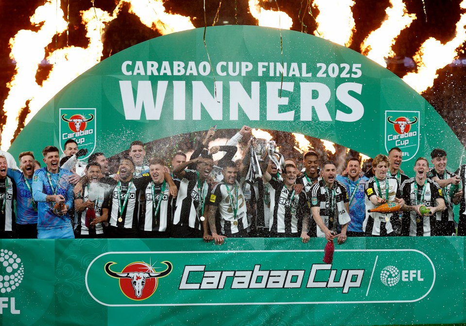 Newcastle United players celebrating Carabao Cup victory.