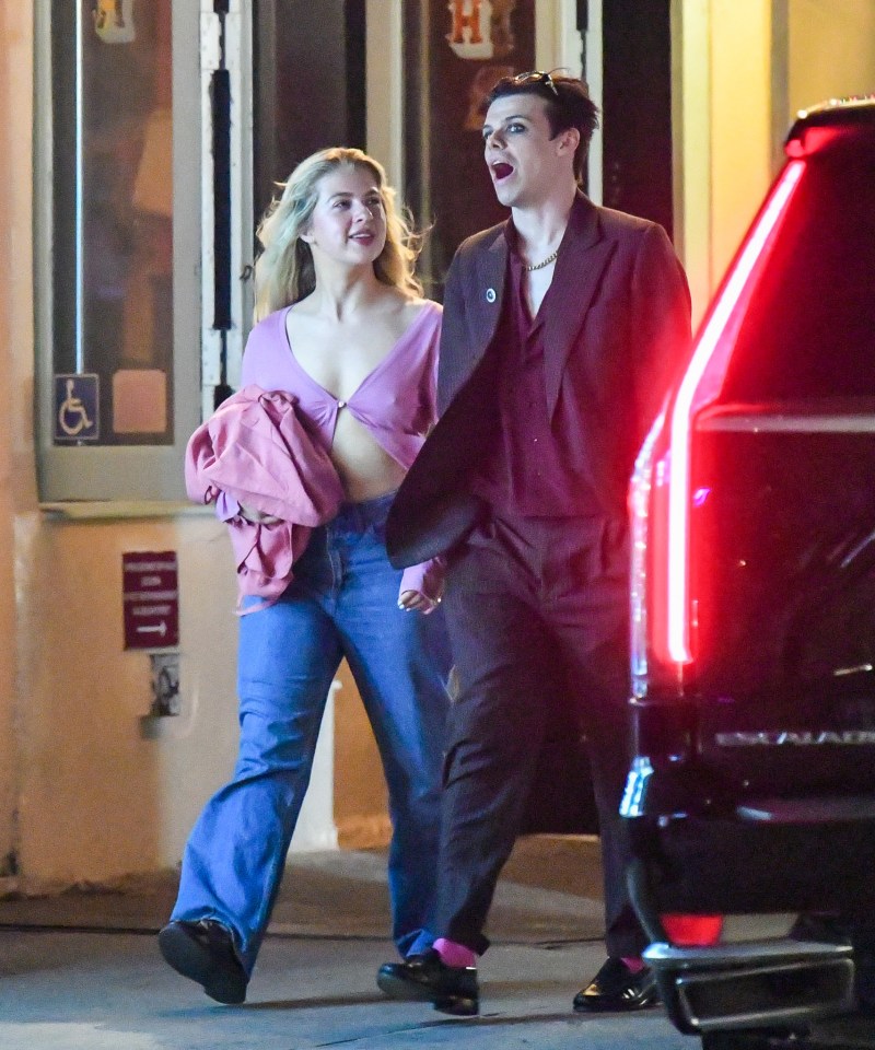 Anais Gallagher and Yungblud walking together in New York City.