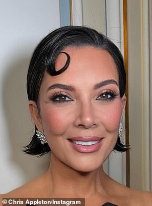 Kris Jenner's fans did a double take on Saturday after hairstylist Chris Stapleton shared a series of photos of the reality star