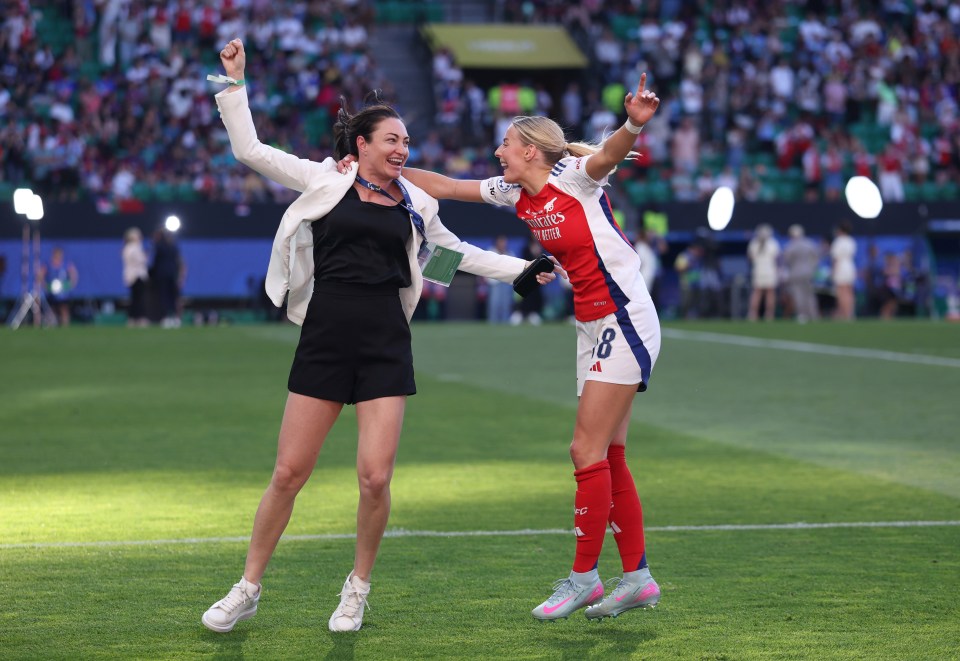 Chloe Kelly of Arsenal celebrates with former player Jodie Taylor after a UEFA Women's Champions League match.