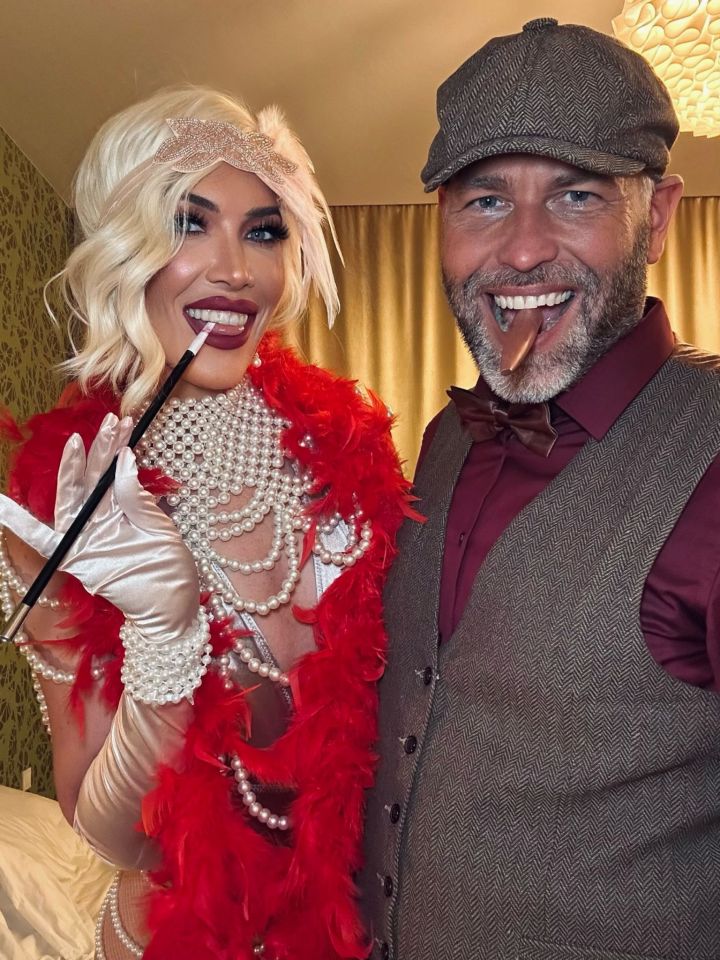Amanda Leigh and Alex Christian in 1920s-style costumes.