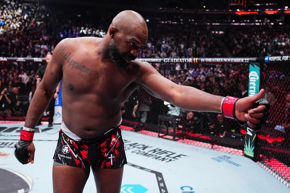 Jon Jones giving a thumbs up before a UFC heavyweight championship fight.
